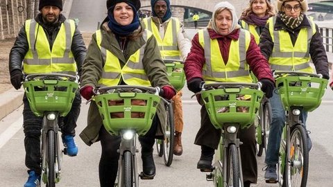 Bild mit Gruppe mit Fahrradfahrern